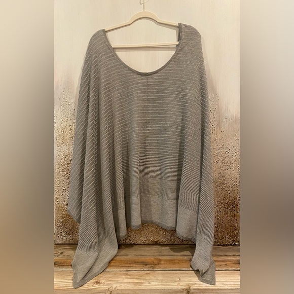 Calvin Klein Metallic Evening Wrap/Shawl Gray Poncho Sweater - One Size - Picture 5 of 11
